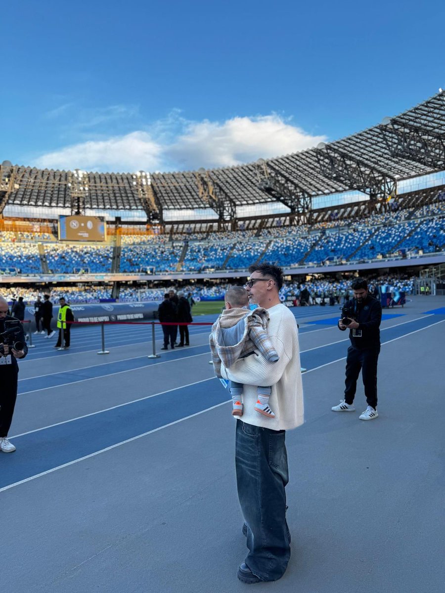 PochoLavezzi's tweet image. Buon compleanno, Napoli della mia vita.
Felici 99 anni di storia e passione💙♾️🎂