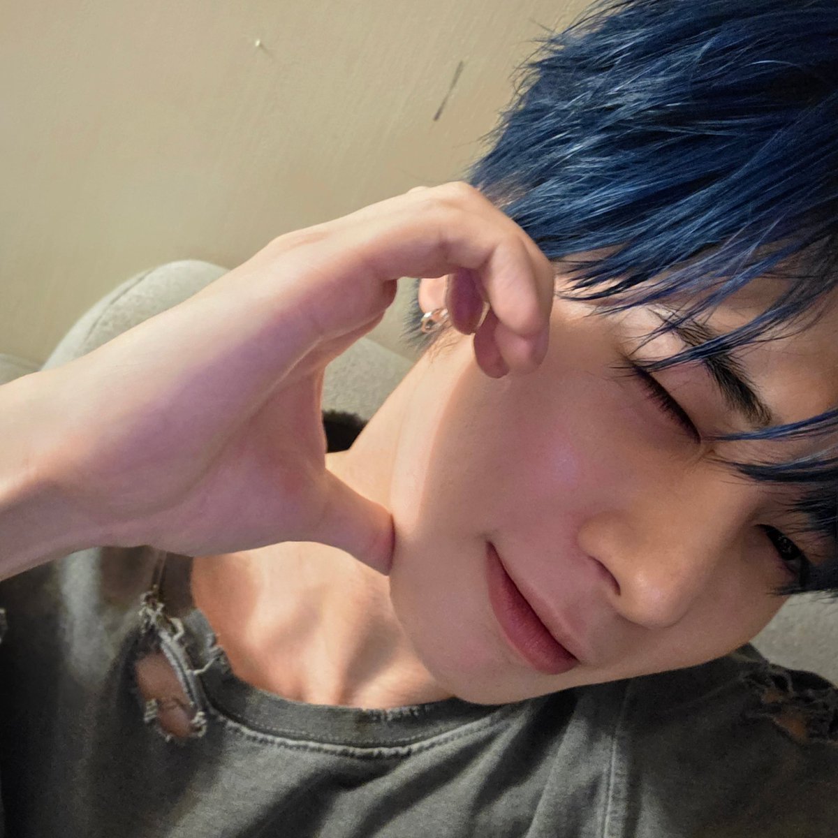 [250801] weverse dm 🐿️🐱💬

🐿️🐱 hyuka’s video is going to be released in a bit so pls show it lots of support~~