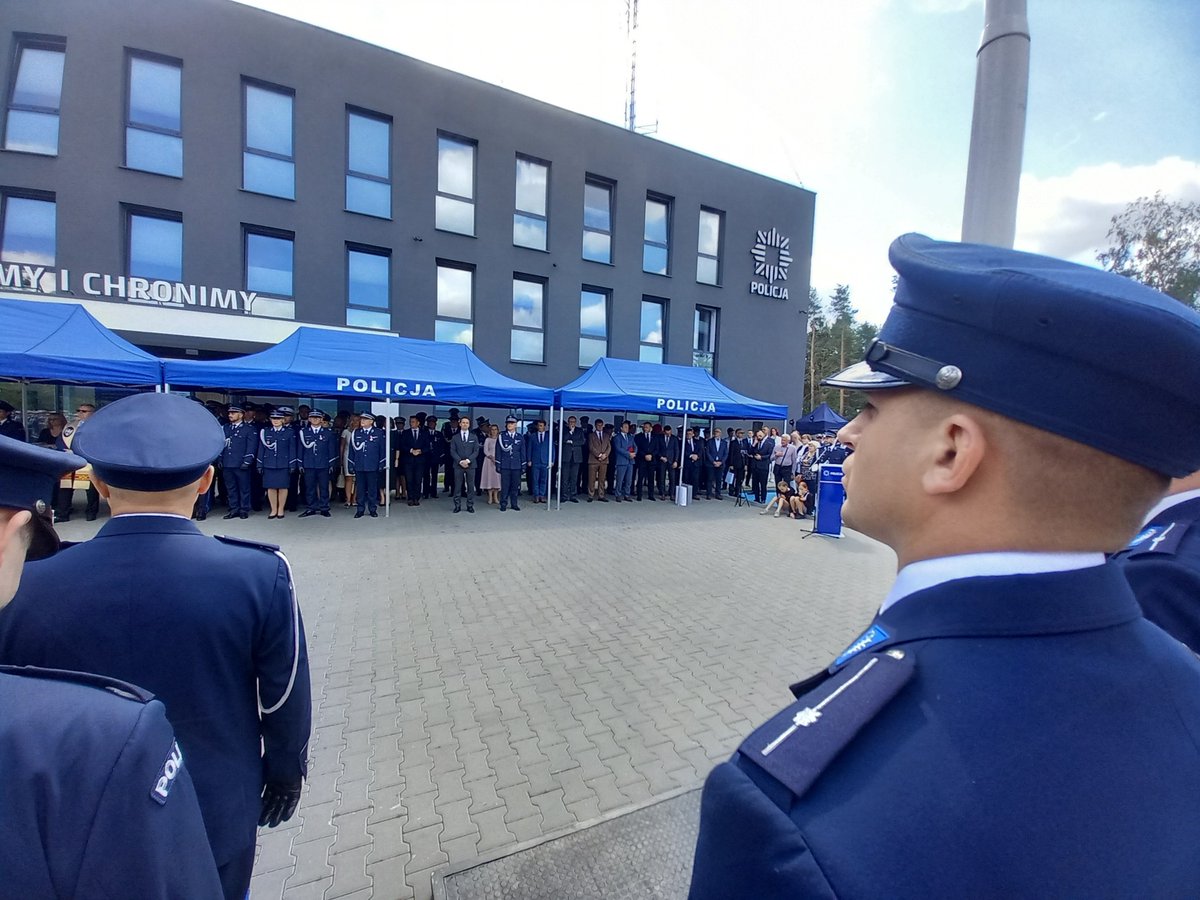 Michał Prószyński (@michaproszynski) on Twitter photo Otwarcie nowej siedziby Komendy Powiatowej Policji w Otwocku bardzo cieszy :) Gratulacje dla wszystkich mieszkańców powiatu otwockiego. Cieszę się, że za czasów mojej pracy w MSWiA kiedy resortem kierował <a href="/Kaminski_M_/">Mariusz Kamiński</a> pojawiły się środki niezbędne do realizacji tej inwestycji :) Otwarcie nowej siedziby Komendy Powiatowej Policji w Otwocku bardzo cieszy :) Gratulacje dla wszystkich mieszkańców powiatu otwockiego. Cieszę się, że za czasów mojej pracy w MSWiA kiedy resortem kierował <a href="/Kaminski_M_/">Mariusz Kamiński</a> pojawiły się środki niezbędne do realizacji tej inwestycji :)