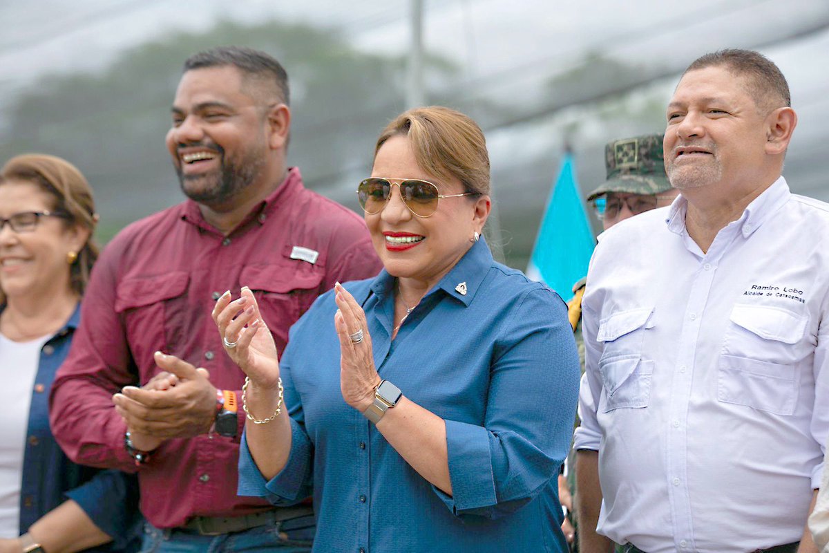 Desde Catacamas, Olancho, impulsamos el mayor programa de reforestación cafetalera de
América Latina ☕🌎

🌿Agrobosques es una inversión estratégica que fortalece el agro, protege el ambiente y
dignifica la vida rural.
#XiomaraSíCumple