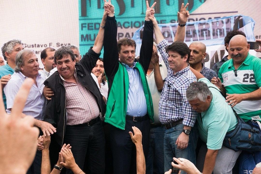 Es un orgullo para mí contarles que <a href="/herdoval/">Hernán Doval</a> me ha elegido como su compañero de fórmula. Durante el próximo período asumiré la Secretaría General Adjunta en <a href="/fesimubo/">Fe.Si.Mu.Bo.</a>.
Agradezco profundamente a Hernán y a <a href="/garciamunicipal/">Rubén "Cholo" García</a> por la confianza depositada en nuestra institución, en mi