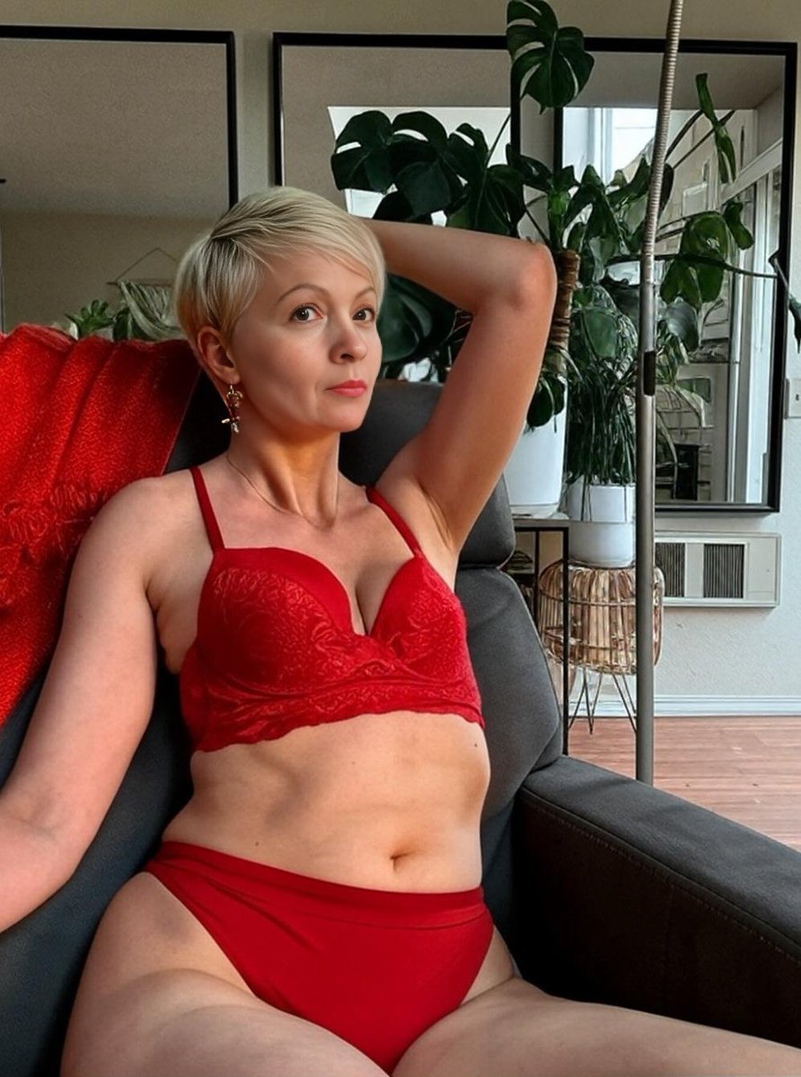 Знайшла фотографа, бере не дорого всього один мінет за фотосет) каже я його богинька)
#хтивка #хтивийпонеділок #сексімандей 
Мій ТГ t.me/mamaolyasha