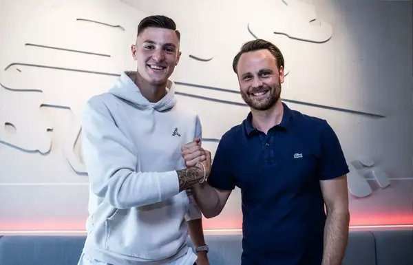 Red Devils Talk (@thestretford3nd) on Twitter photo #mufc have informed RB Leipzig that they are prepared to send formal bid for Benjamin Šeško, if player accepts the destination.
<a href="/FabrizioRomano/">Fabrizio Romano</a>, <a href="/UtdDistrict/">UtdDistrict</a> #mufc have informed RB Leipzig that they are prepared to send formal bid for Benjamin Šeško, if player accepts the destination.
<a href="/FabrizioRomano/">Fabrizio Romano</a>, <a href="/UtdDistrict/">UtdDistrict</a>