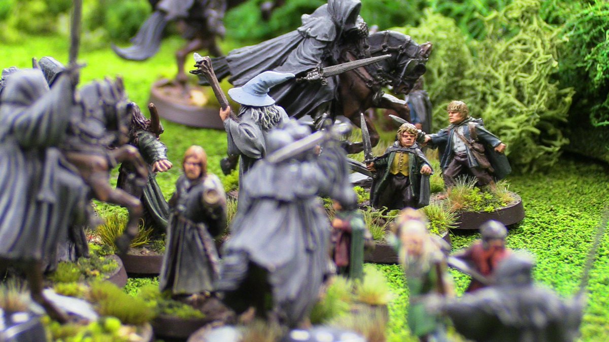 StridingEdgeGMs's tweet photo. Photos from our last few matched play games, sometimes you just have to pause halfway through a turn and appreciate finally having painted models on the table! 😂 

#MESBG #Warhammer #LOTR #MiddleEarth https://t.co/BmdbZGuAv3
