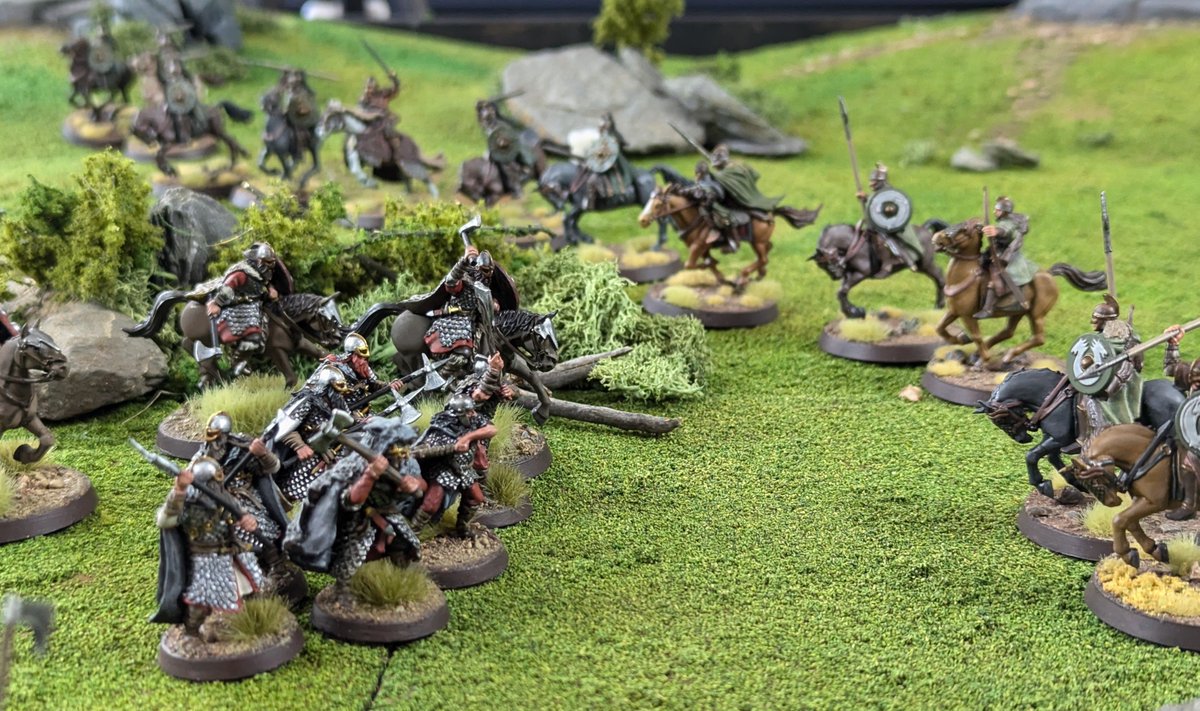 StridingEdgeGMs's tweet photo. Photos from our last few matched play games, sometimes you just have to pause halfway through a turn and appreciate finally having painted models on the table! 😂 

#MESBG #Warhammer #LOTR #MiddleEarth https://t.co/BmdbZGuAv3