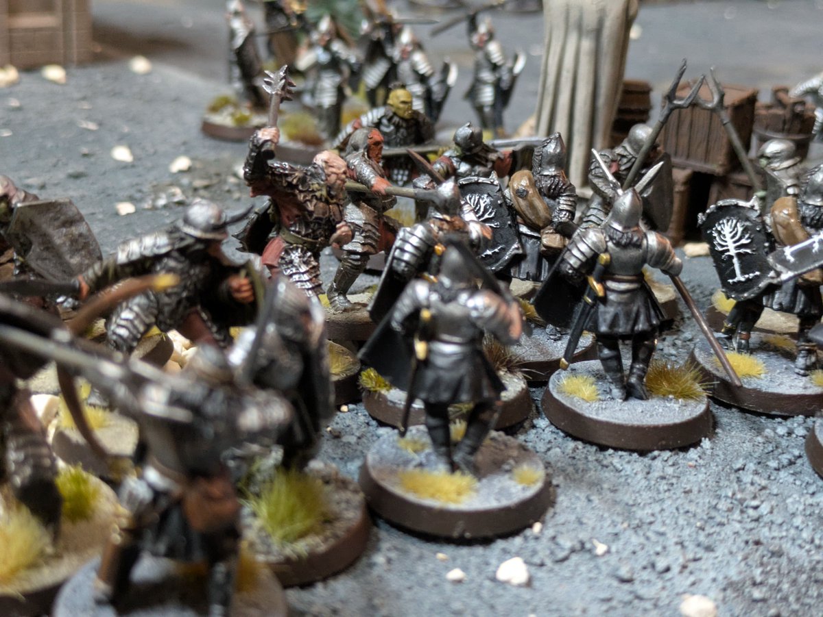 StridingEdgeGMs's tweet photo. Photos from our last few matched play games, sometimes you just have to pause halfway through a turn and appreciate finally having painted models on the table! 😂 

#MESBG #Warhammer #LOTR #MiddleEarth https://t.co/BmdbZGuAv3