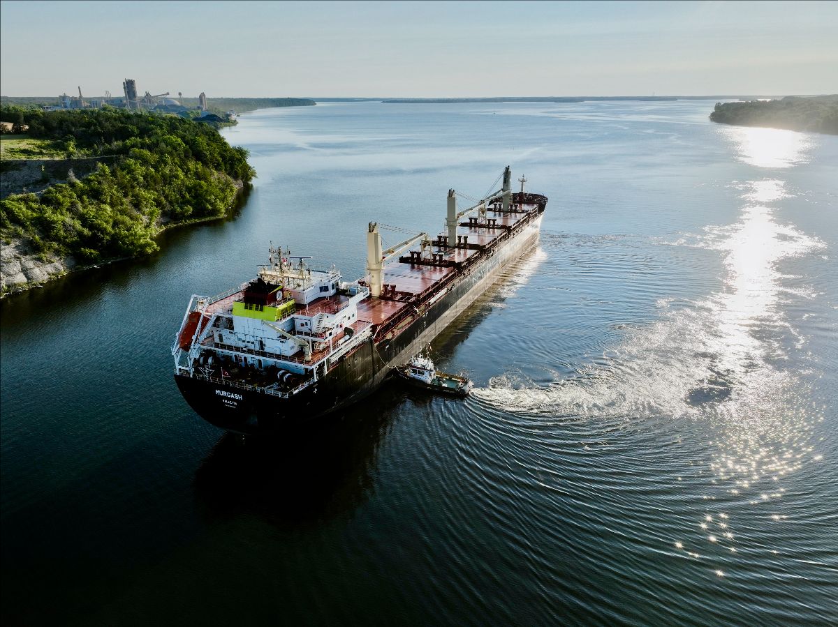 MarineDelivers's tweet photo. Happy #FreighterFriday! ⚓️ 

Pictured is Picton Terminals' 'Sheri Lynn S.' tugboat assisting Navibulgar's 'Murgash' vessel to the Picton Terminals dock ⛴️ 

Learn more about Picton Terminals here: https://t.co/vpqLn4e7uC 

📸: Picton Terminals https://t.co/ZBYMnFcb9k