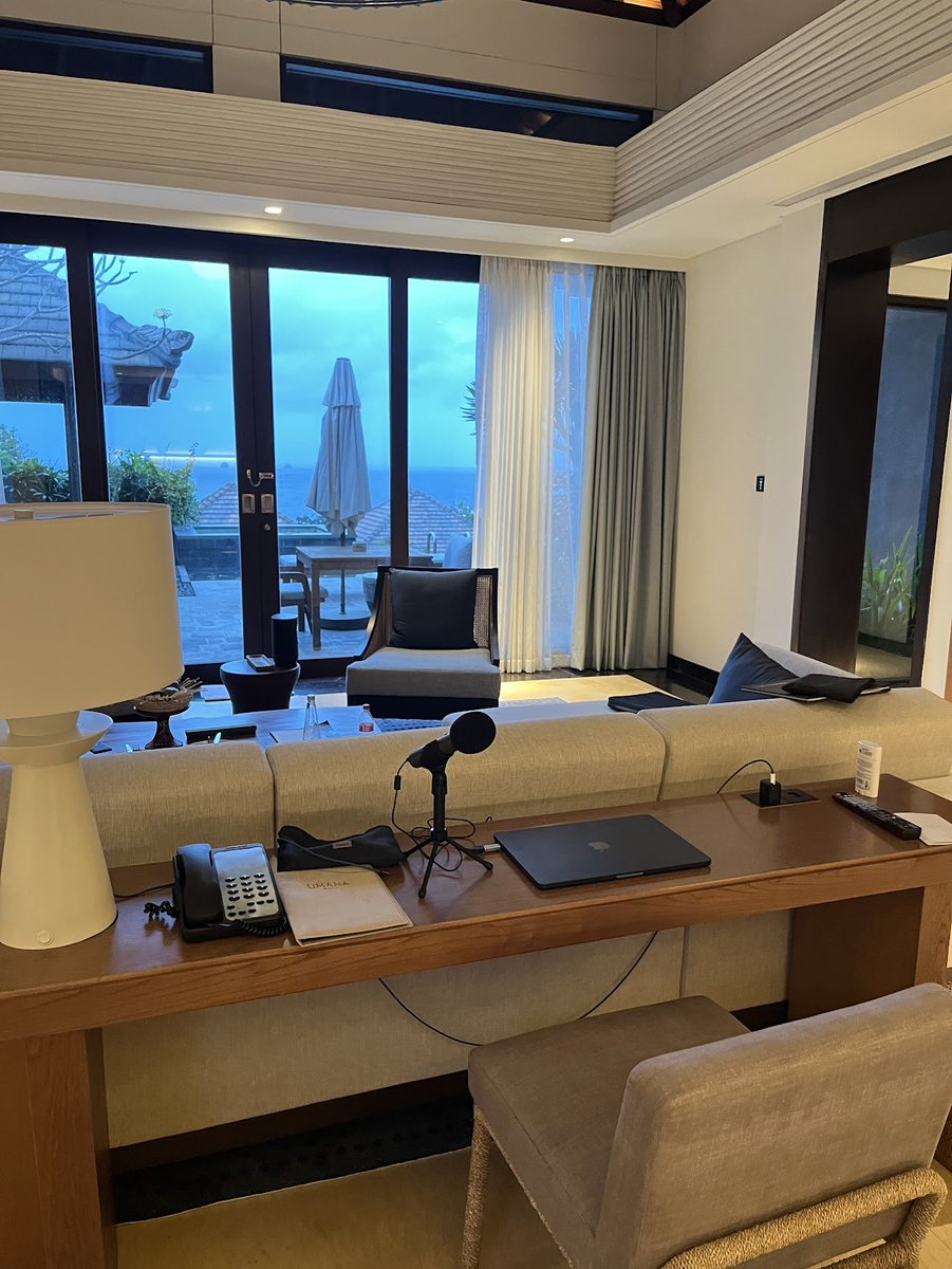 De 3 siste episodene av Jetlag podden har blitt spilt inn på reise i USA og Bali, måtte gå til innkjøp av en ny "reisemic" til formålet. 

Vi begynner å få en del faste lyttere som forventer nye episoder hver uke, så det prøver vi så godt vi kan å levere på!