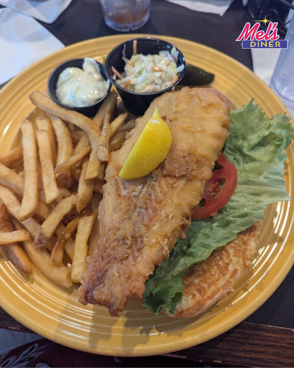 MelsDinerSWFL's tweet photo. A crispy classic at a summer-friendly price! ☀️ Our lightly breaded fish sandwich is served on a toasted garlic hoagie with lettuce, tomato, and tartar sauce—plus fries and slaw for the full Mel’s experience. Delicious, satisfying, and easy on your wallet!

#FishSandwich https://t.co/1IEuCWRjzB
