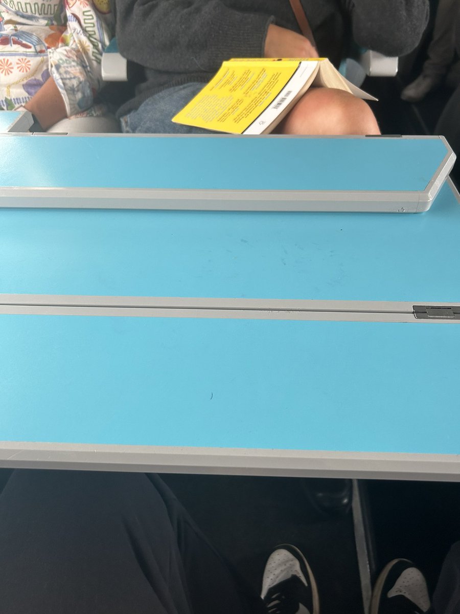 PierreQur2's tweet photo. 100€ pour deux heures de trajet dans un carré, et même pas l’accès à un point d’eau potable. Vive le train français et le monopole @OUIGO @SNCFVoyageurs @SNCFConnect https://t.co/3SIZtD9hrq