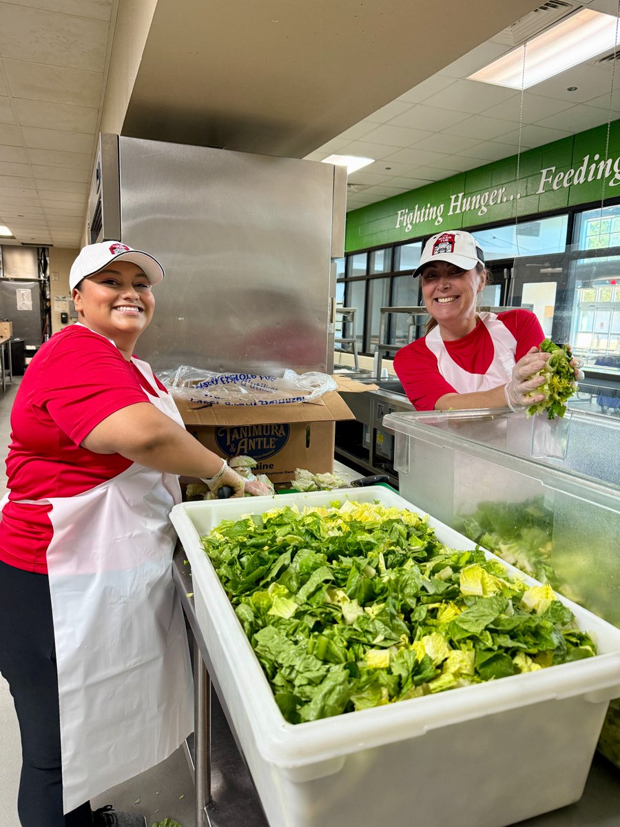 Our team at The Wash Tub had the honor of volunteering at the SA Food Bank’s Community Kitchen at Haven for Hope. We’re grateful for the work they do to serve others. ❤️

Want to make a difference? Sign up to volunteer: safoodbank.org
#GiveBack #VolunteerSA