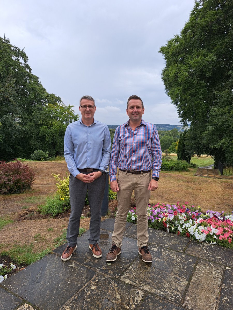 FlintHouseRehab's tweet image. We were happy to welcome DCC Kemp &amp;amp; Sergeant Freeman to Flint House this week from Surrey Police.  Our Clinical Director, Ian Barron, introduced them to the wide range of support provided by our charity to their officers.

#surreypolice #helpandheal