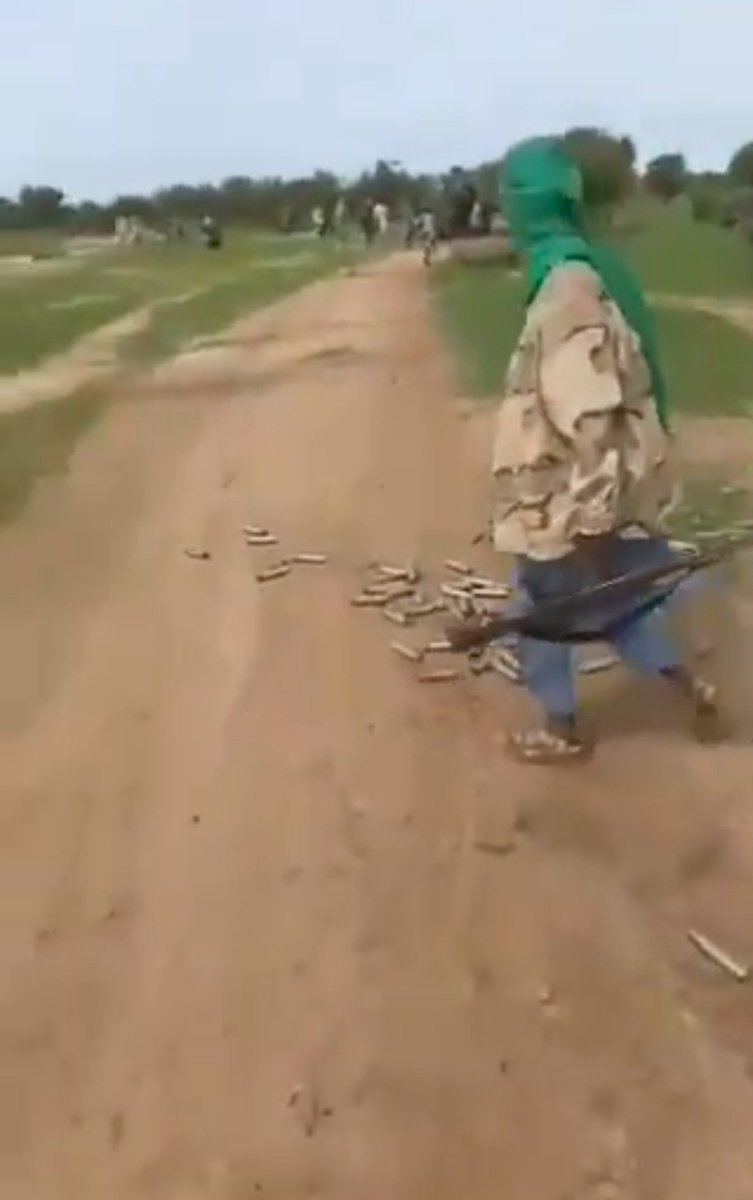 🇷🇺🇲🇱 #Mali: Several Russian mercenaries (presumably from the Africa Corps) and Mali's government soldiers were killed in an ambush near Mopti in central Mali.

A graphic video shows multiple lifeless bodies lying around an Ural truck that was a part of the ambushed convoy.

The