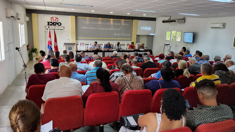 Un alto en el camino para reimpulsar la economía
“Esta no es una Reunión de la Economía más,  es un alto en el camino para evaluar lo que hemos hecho en el primer  semestre del año y replantearnos qué vamos a hacer en los meses  venideros.