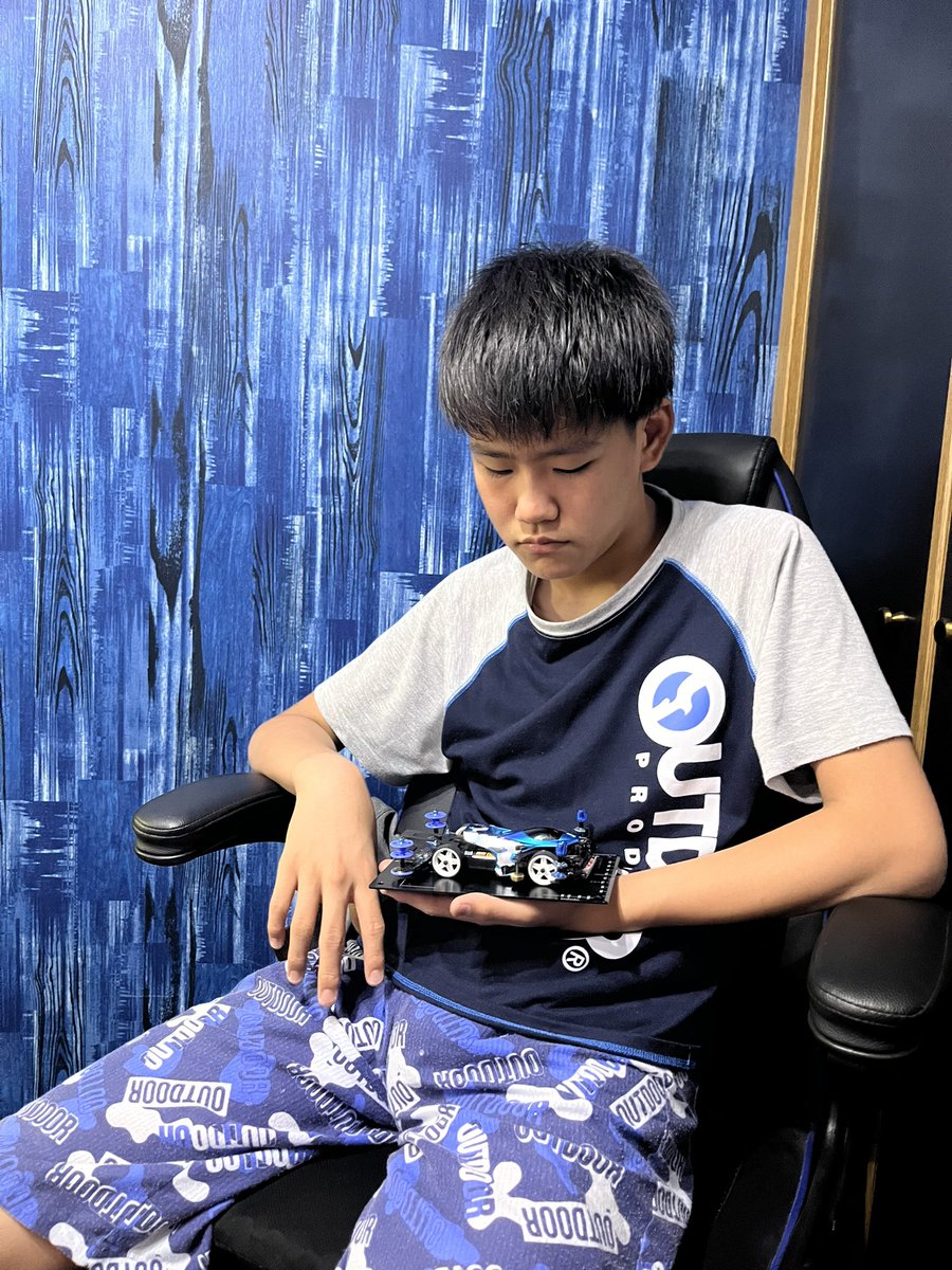 DYHTY8isoi65512's tweet image. 北海道のミニ四駆の暑い夏☀️
　8月に突入‼️
ステチャレ、ジャパンカップ北海道大会
と毎週、目まぐるしく競争世界🌎を堪能する真夏が来ました🙂
　自分のマシンをメンテして風呂上がりに
さっぱりして、ミニ四駆を冷静に見つめ直す、夏の夜⭐️
レース展開を妄想しワクワクしますよね⁉️