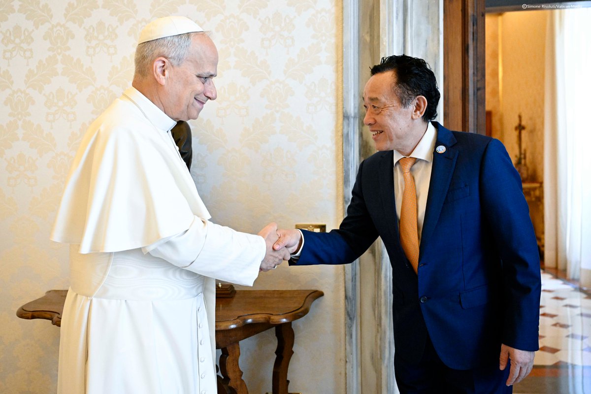 Humbled to meet His Holiness <a href="/Pontifex/">Pope Leo XIV</a> Pope Leo XIV. I thanked him for his msg to #FAOConference, reflecting our shared belief that peace is a prerequisite for food security. We committed to keep working together for a peaceful world, free from hunger. #4Betters #LeaveNoOneBehind