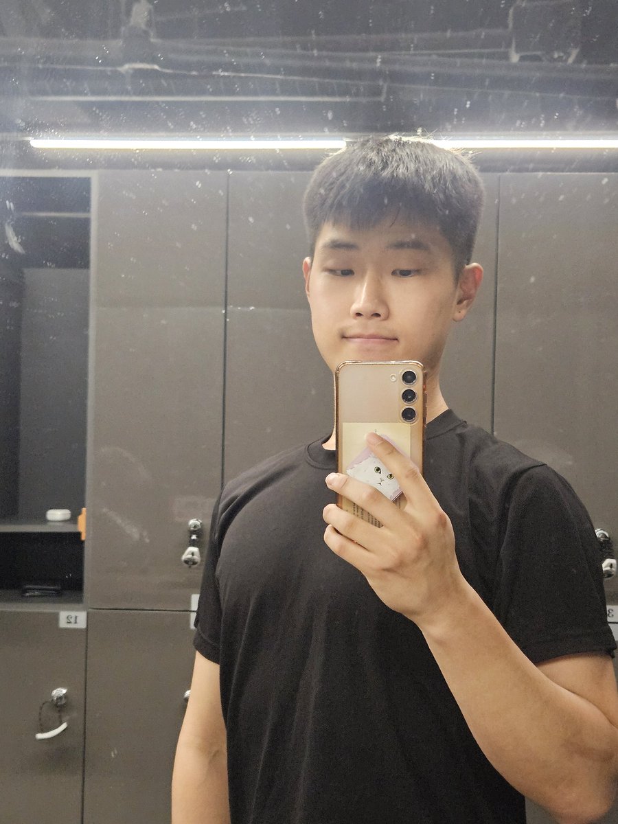 wolf_BNA's tweet photo. 운동하고 놀고 사는중 https://t.co/GLAGeu1D7m
