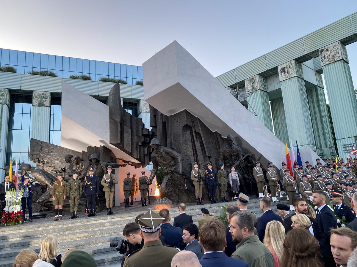 DenmarkinPoland's tweet photo. Wzięliśmy udział w oficjalnych obchodach upamiętniających 81. rocznicę wybuchu #PowstanieWarszawskie1944. Pamiętamy o uczestnikach i ofiarach tych dramatycznych wydarzeń. https://t.co/PaXeW4L0Lu