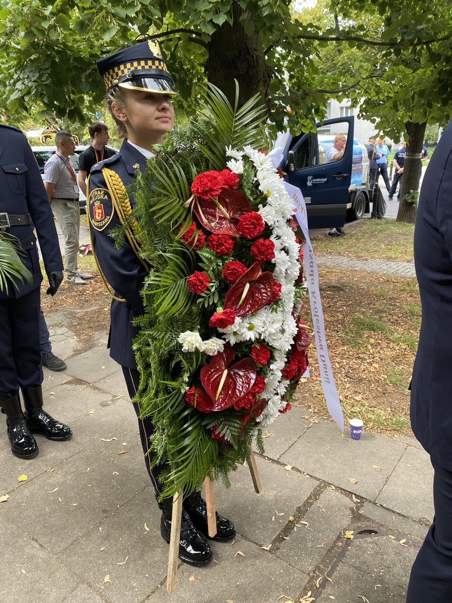 Wzięliśmy udział w oficjalnych obchodach upamiętniających 81. rocznicę wybuchu #PowstanieWarszawskie1944. Pamiętamy o uczestnikach i ofiarach tych dramatycznych wydarzeń.