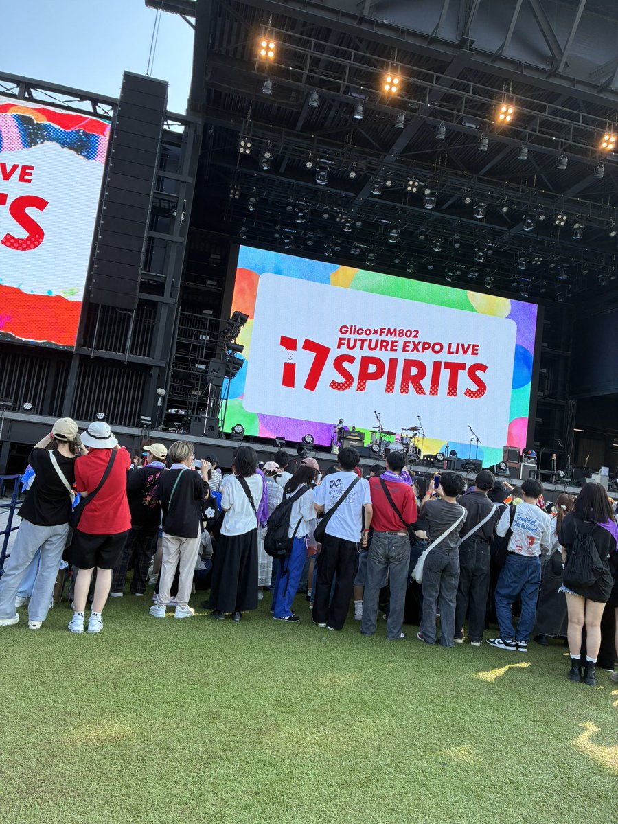 万博で行われたGlico×FM802 FUTURE EXPO LIVE「17 SPIRITS」に参戦！
娘よ、当ててくれて感謝😃
しかも高校生エリアのすぐ後ろ、めちゃステージ近い！
娘がしみじみ「年一回Da-iCEに会えて嬉しい…今年はダメだと思ってた」と言うのに激しく同意🫶🏻
相変わらず楽しくて熱いライブでした！
 #Da_iCE