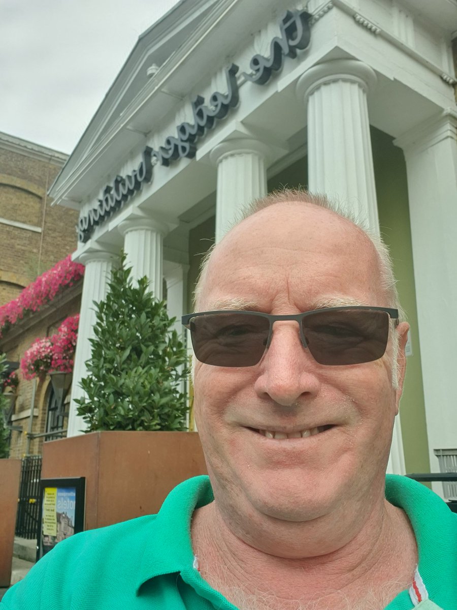 Son took me to Canary Wharf, he's having a meeting. I told him I'd amuse myself in a Spoons whilst there. There isn't one he told me. Where there's a will there's a way Simon