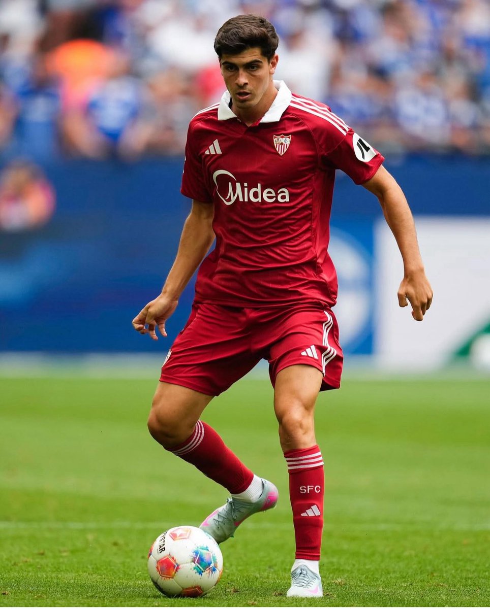 🔴⚪️🚨 Juanlu Sánchez, a esta hora, está convocado con el Sevilla FC para el partido de mañana ante el Marsella.

🛩️ El canterano viajará hoy a Francia junto al equipo.

↪️❌ Sigue sin haber acuerdo al 100% para su traspaso.

<a href="/elchiringuitotv/">El Chiringuito TV</a>