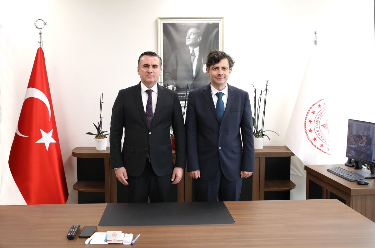 Kaymakamımız Mehmet Yıldız, Marmara Üniversitesi Pendik Eğitim ve Araştırma Hastanesi Başhekimi olarak göreve başlayan Prof. Dr. Alper Kepez’e ziyarette bulundu.