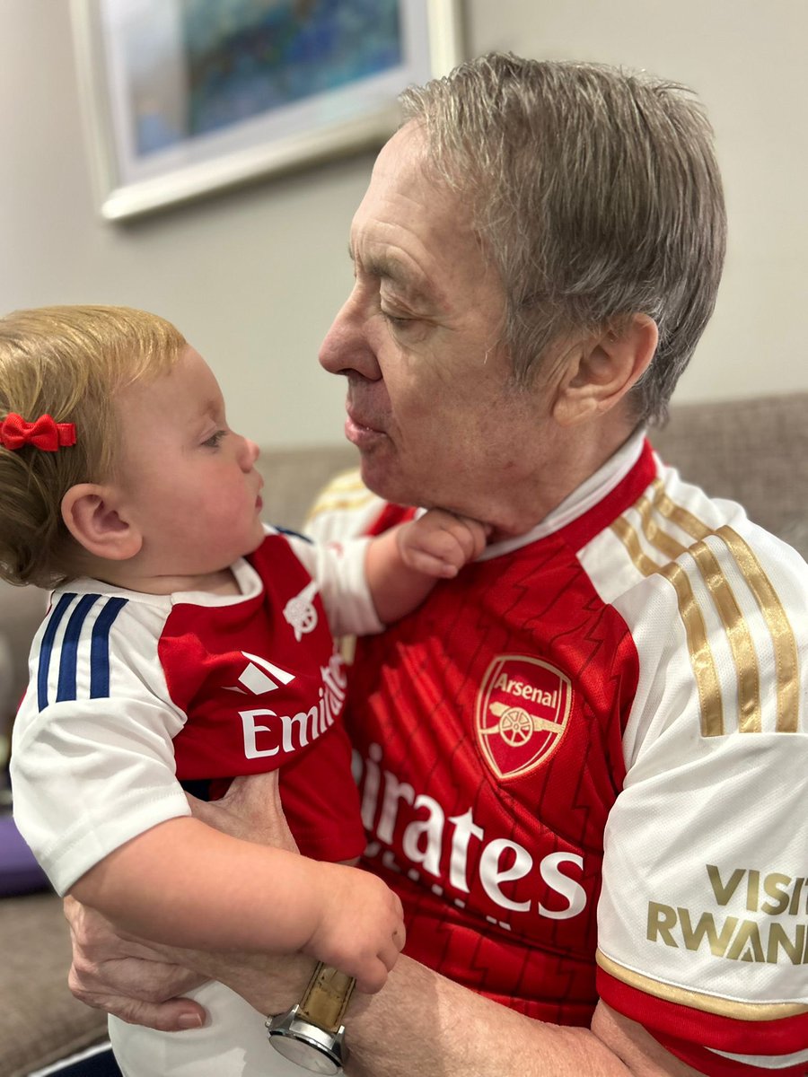 KennySansom03's tweet image. It’s been a while since I last pulled an @Arsenal shirt on but I couldn’t resist matching up with my great granddaughter Robyn for a photo or two. 
#arsenal #ArsenalFC #Gunners 
#Familylove