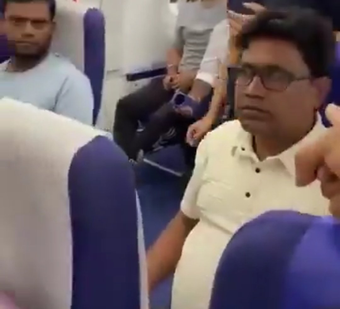 Khaleesiji's tweet photo. I request every Muslim to join the gym, learn self-defense and build your physique and strength. Otherwise, a mc sanghi like him will att@ck you and you won’t be able to defend yourself.  Stop acting like victim and helpless all the time. https://t.co/OLONqHphm3
