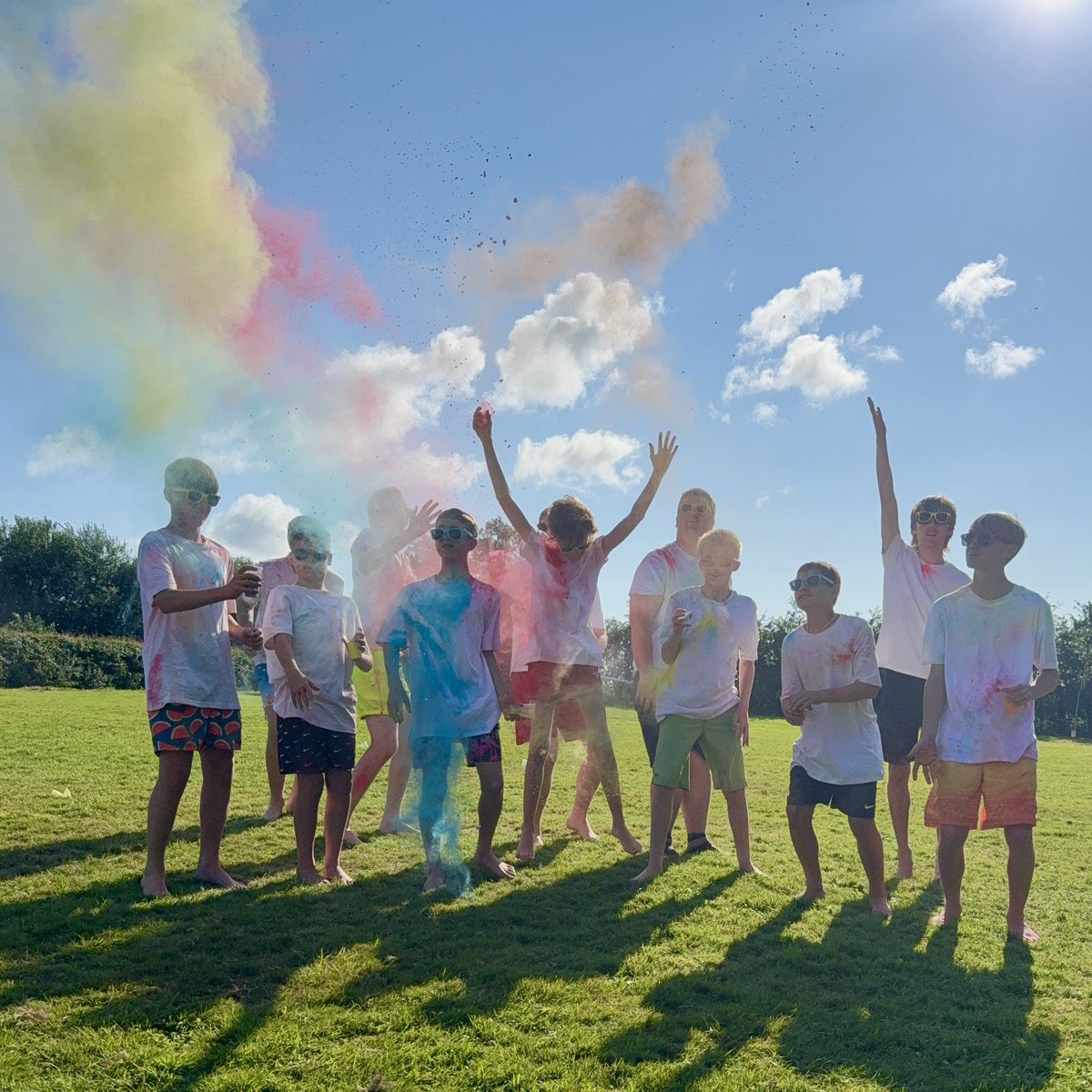14thWestBromBB's tweet photo. This is an Art Attack! 🎨🌈
We ran, we splatted, we laughed our socks off.
Powder everywhere. No regrets.

#Camp2025 #DyeHardWithAVengeance #ColourRunCarnage #HueLetTheDogsOut #PowderToThePeople https://t.co/NyerQ2SXv6