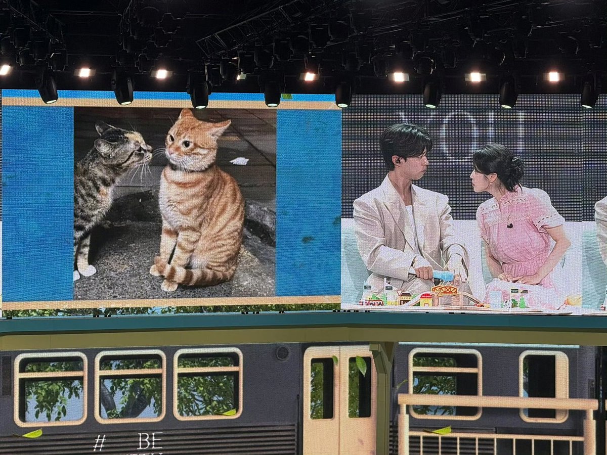 [TRANS] 250801 IU makes a surprise guest appearance at the PARK BO GUM 2025 FAN MEETING TOUR [BE WITH YOU] IN SEOUL 🍊

PBG: We took the photo together on the day IU threw me a birthday party this year 🍑 

IU: Oh yes, June 16 was Bogum’s birthday and mine’s on May 16. Writer LSC