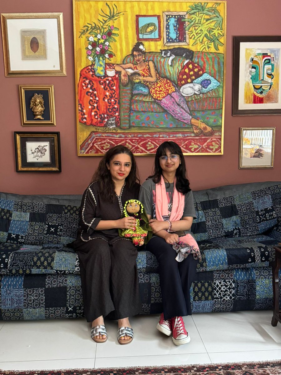 Met the super amazing <a href="/Maria_Memon/">Maria Memon</a> and gifted her Fizza the Earth Hero! 
So humble and grounded  never imagined someone of her media stature could be this warm and kind. Grateful! 🙏 #ClimateChampions #FizzaTheEarthHero #MariaMemon