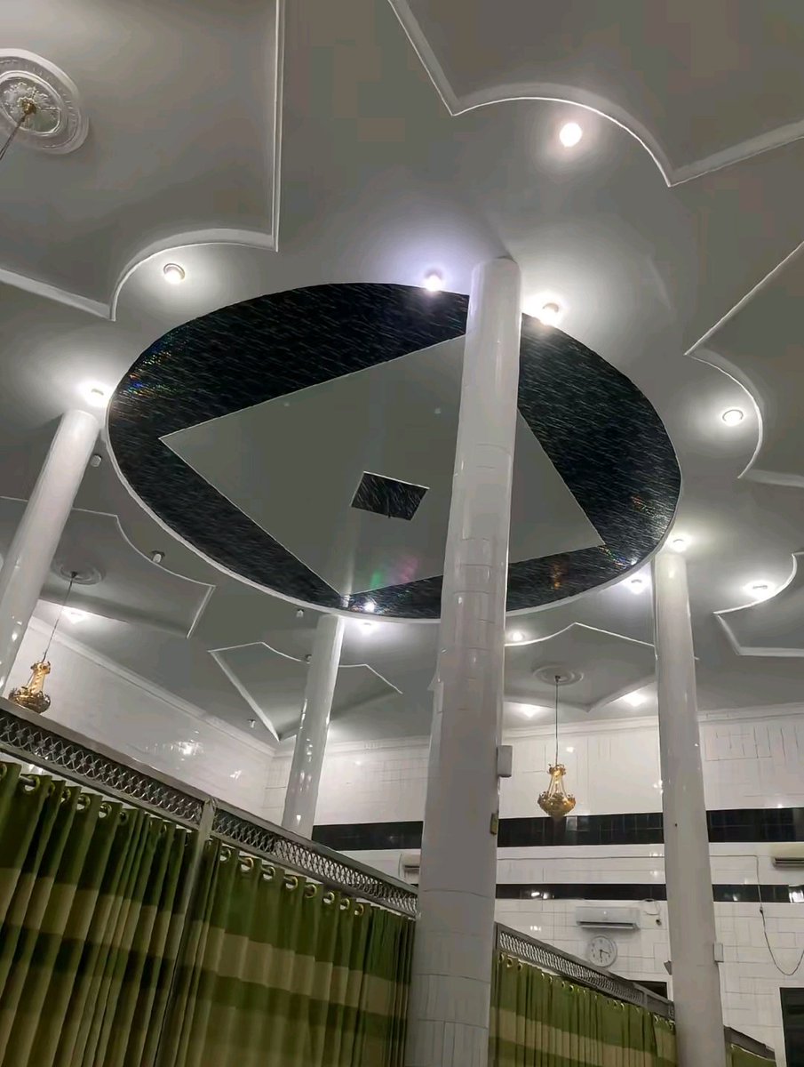 galaxyrks's tweet photo. masjid roblok 😱🤯😭 #roblox #jangan #pernah #pergi https://t.co/BedLNJr2Tc