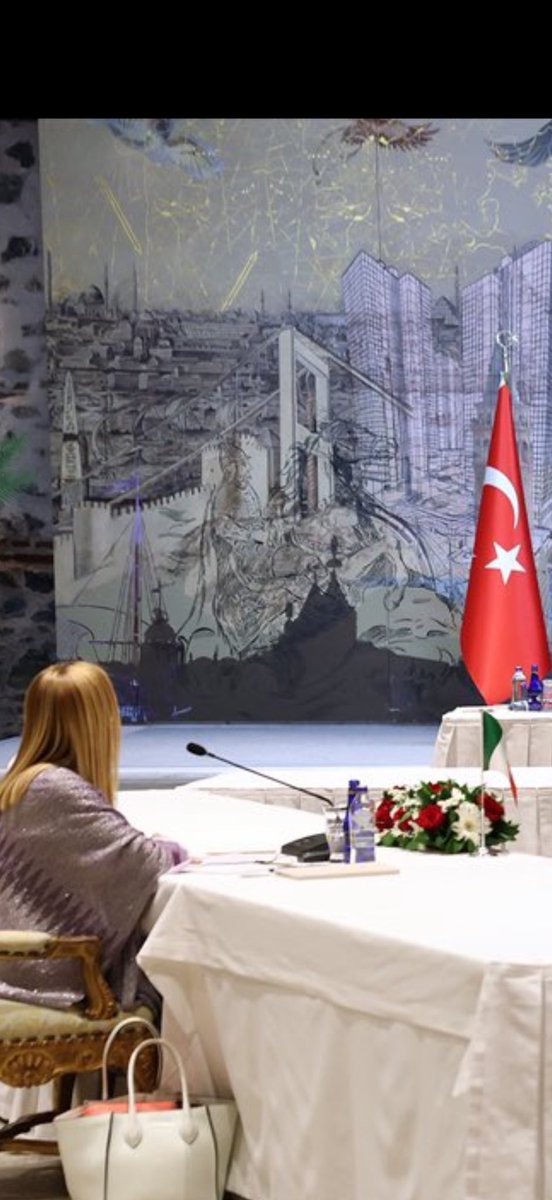 seviyoruz bu sembolizm işini 😁