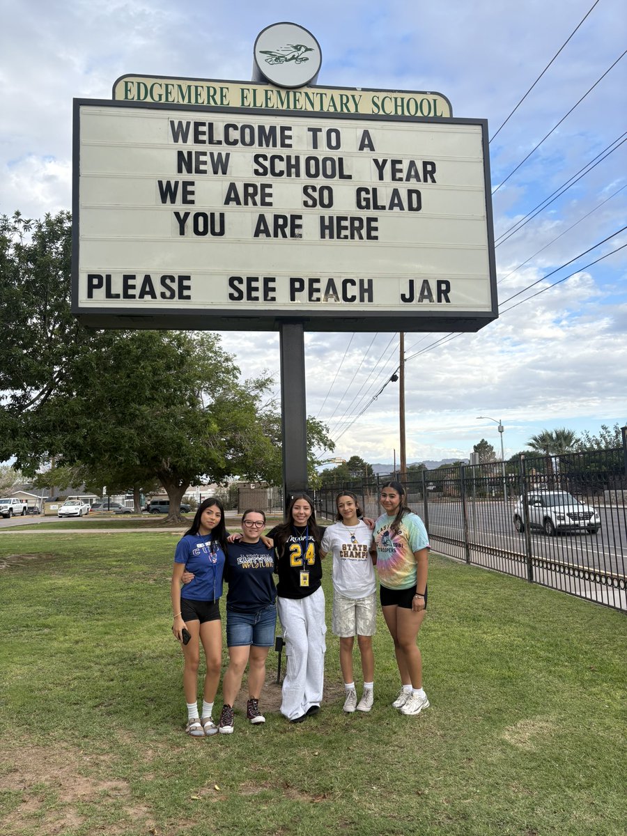 Eastwood Wrestling (@_ladytroopers_) on Twitter photo Some of our girls greeting the elementary kiddos at Edgemere! ☀️<a href="/RobRobledoEHS/">ᖇOᗷ ᖇOᗷᒪEᗪO</a> #EPFinestFeeder Some of our girls greeting the elementary kiddos at Edgemere! ☀️<a href="/RobRobledoEHS/">ᖇOᗷ ᖇOᗷᒪEᗪO</a> #EPFinestFeeder