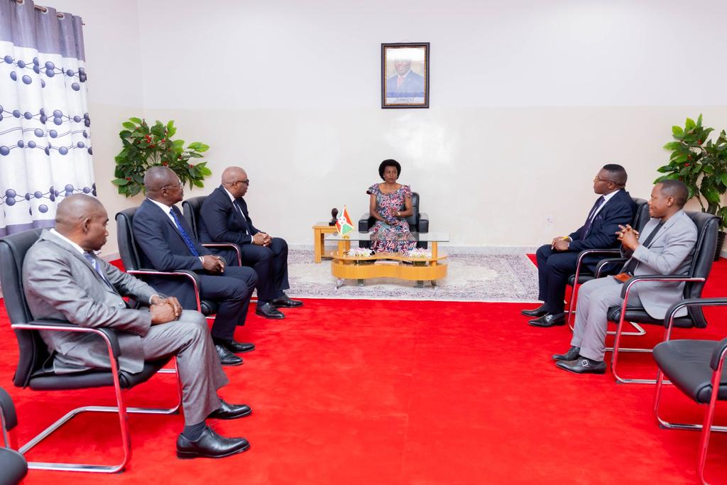 SE <a href="/Burundi1stLady/">Angeline Ndayishimiye Ndayubaha</a> a reçu en audience, ce 01.08.2025, l'Ambassadeur de la Côte d'Ivoire au Burundi, avec résidence à Kinshasa <a href="/Presidence_RDC/">Présidence RDC 🇨🇩</a> François-Xavier ZABAVY. Il a salué les initiatives de SE <a href="/Burundi1stLady/">Angeline Ndayishimiye Ndayubaha</a> via <a href="/action_bonne/">Bonne Action B.A Umugiraneza Foundation</a> et <a href="/OPDD_Burundi/">OPDD-Burundi</a>.