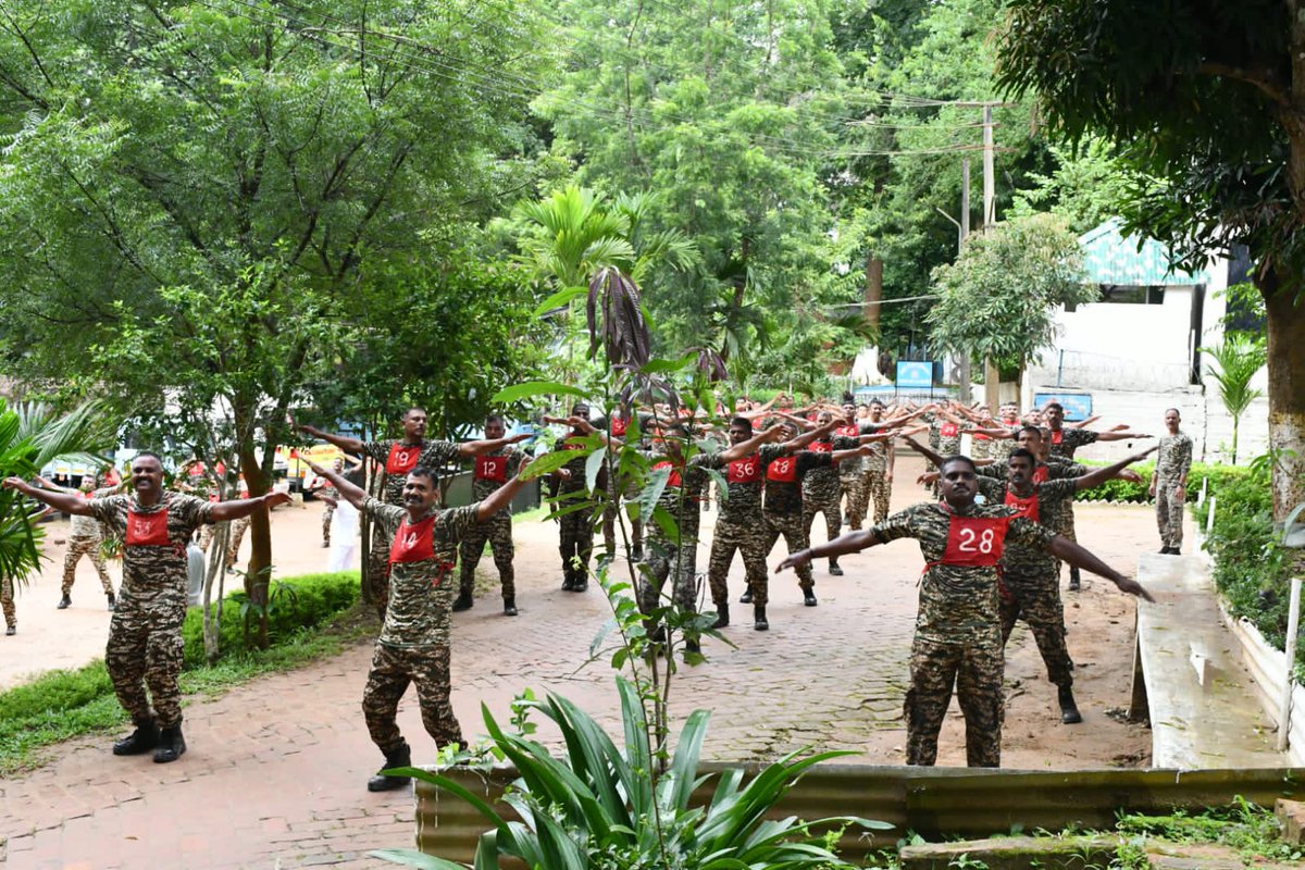 crpf140bn's tweet image. Today a Running and PT exercise  was conducted  by Hqr/140 Bn., CRPF at Ambassa, Distt-Dhalai, Tripura. In which participated unit jawans and also trainees, undergoing Rotation Training.
#healthiswealth #exerciseroutine 
@gccrpfagt @SectorTripura @crpfindia
