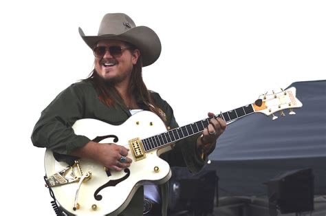 Here’s one by VNE, the pride of Van Zandt, TX to enjoy this Friday AM <a href="/StackEmUpAgain/">MrAckley257</a> . If you don’t know this man, you should. Top 5 country acts since 2000:

1. Sturgill 
2. Colter
3. VNE 
4. Tyler
5. Turnpike 

Vincent Neil Emerson - Time of The Rambler youtu.be/oQVNLI9IFDk?si…