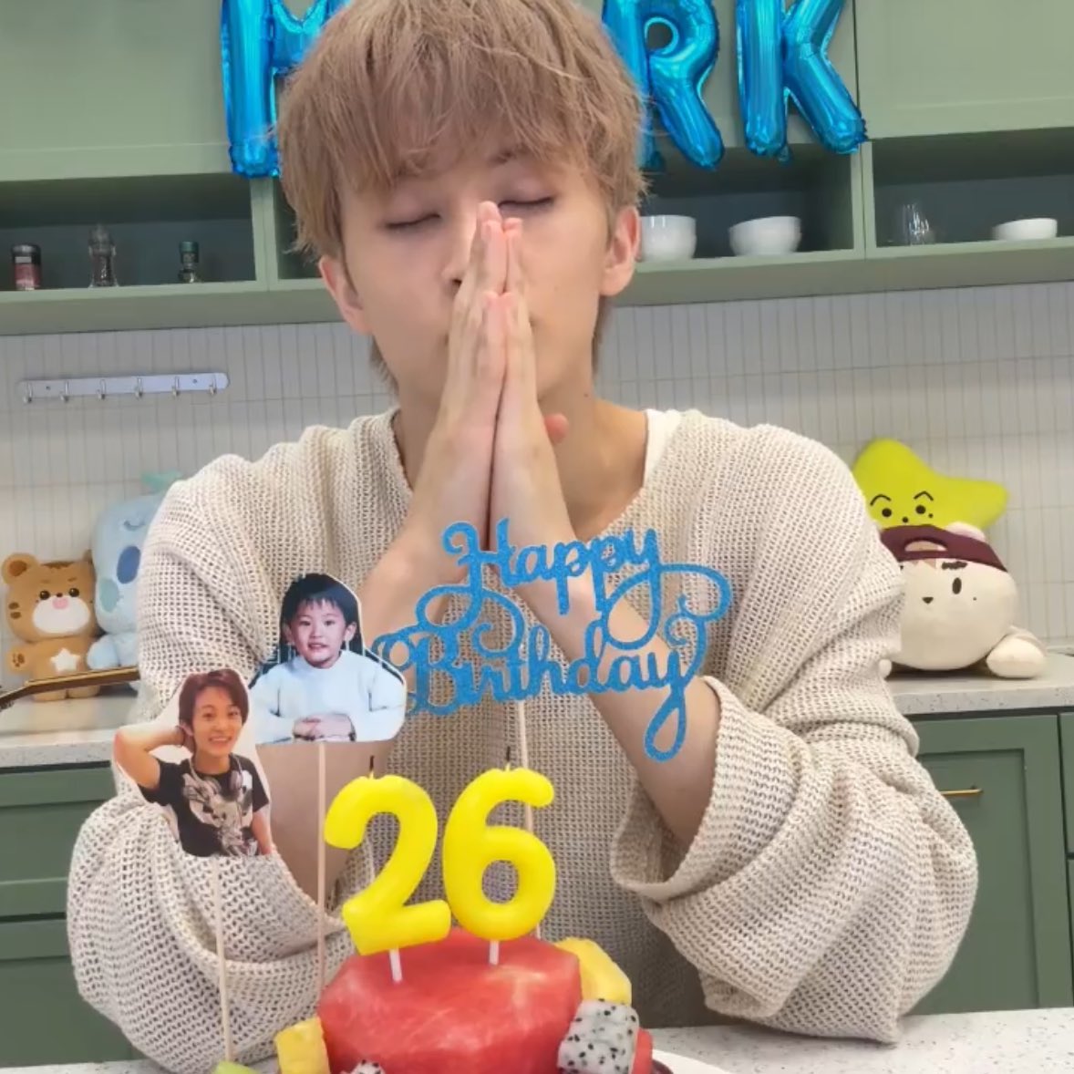 #다시느껴_마크의_1999
#26JourneyswithMark

마크야 생일축하해애애애애ㅐ🩵🩵