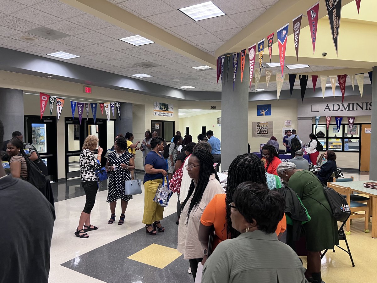 The Lee County School District recently hosted their annual Benefits Fair, and SAFE was thrilled to support our dedicated educators and staff! It was wonderful to connect with everyone while giving away some fun goodies. One person even walked away with a $50 Amazon gift card!