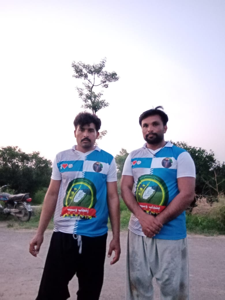 پنجاب وسیب دے منشور دے پوائنٹ ۹ وچ ایہ گل لکھی اے کہ آسی کھیل دے میدان آباد کرن لئی جتن کراں دے ایس سلسلے وچ والی بال دے نامور کھڈکاراں نوں پنجاب وسیب دی ٹیم طرفو شرٹس دیتیاں گیاں نے ۔۔۔
پنجاب وسیب نوجوانان دی حوصلہ افزائی لئی انج دے کم کردی رہسی