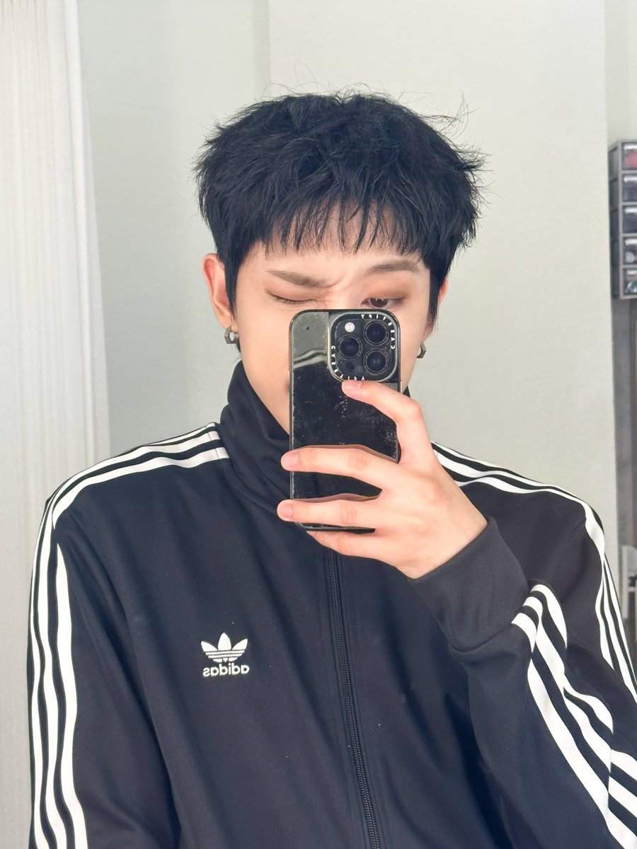 TRENDZ_OFFCL's tweet photo. [#리온] 😉🖤

#FROM_TRENDZ #TO_FRIENDZ #TRENDZ #트렌드지 https://t.co/TYumSpSibl