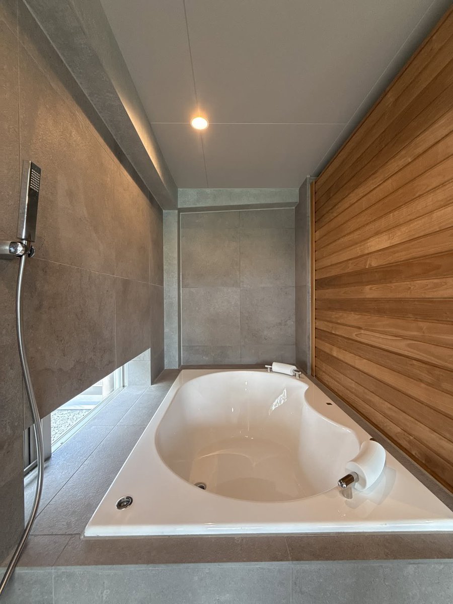 kou11743's tweet photo. 📍3 min to Waseda｜Brand New Design Apartment
Spiral stairs • Concrete walls • Skylight &amp; sunlit vibes ☀️
Island kitchen • Rain shower • Private sauna &amp; rooftop garden 🌿
Perfect for creatives, couples &amp; students!
📩 DM for photos &amp; viewing info https://t.co/o5el2B6EeJ