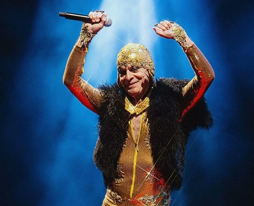 84 anos de arte viva. Ney canta e incorpora. Ele transcende e provoca.

Fez do palco um manifesto e da liberdade, traje. Fez da beleza um grito. E do corpo, poesia.

Feliz vida, Ney.
Seguimos trilhando os caminhos que você abriu.

#NeyMatogrosso #84Anos