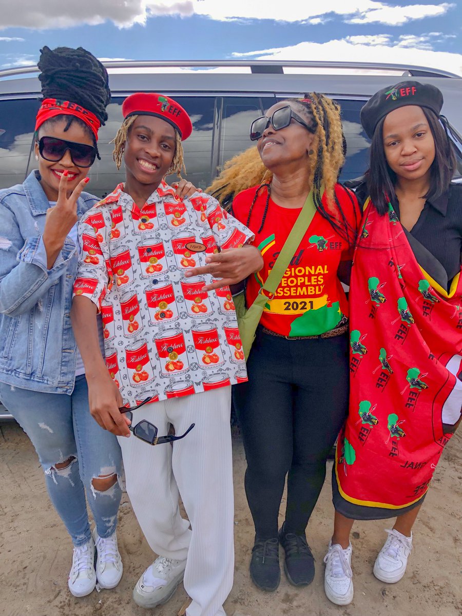 AzeeDiamond's tweet photo. Kanene, I was once an active ground force of the EFF. Just got these reminders.
#youngthrowback https://t.co/doJC7yPsS8