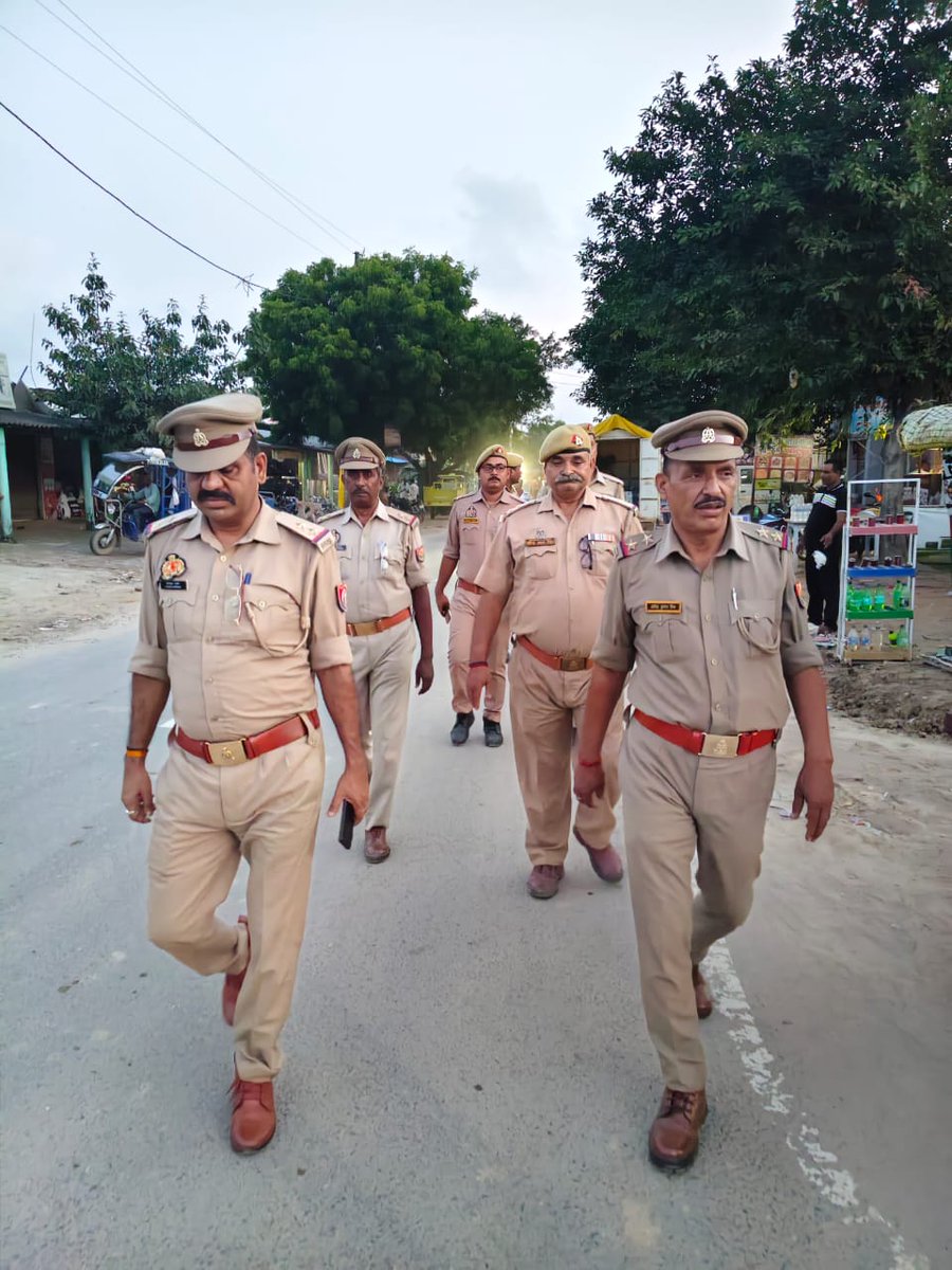 AMBEDKARNAGAR POLICE (@ambedkarnagrpol) on Twitter photo SP_рдЕрдореНрдмреЗрдбрдХрд░рдирдЧрд░ рд╢реНрд░реА рдХреЗрд╢рд╡ рдХреБрдорд╛рд░ рдХреЗ рдирд┐рд░реНрджреЗрд╢рд╛рдиреБрд╕рд╛рд░ рдЬрдирдкрдж рдореЗрдВ рд╢рд╛рдиреНрддрд┐/рд╕реБрд░рдХреНрд╖рд╛ рдПрд╡рдВ рдХрд╛рдиреВрди рд╡реНрдпрд╡рд╕реНрдерд╛ рдХреЛ рд╕реБрджреГрдврд╝ рдмрдирд╛рдпреЗ рд░рдЦрдиреЗ рд╣реЗрддреБ рдерд╛рдирд╛ рдмреЗрд╡рд╛рдирд╛ рдкреБрд▓рд┐рд╕ рдЯреАрдо рджреНрд╡рд╛рд░рд╛ рдерд╛рдирд╛ рдХреНрд╖реЗрддреНрд░рд╛рдВрддрд░реНрдЧрдд рдкреИрджрд▓ рдЧрд╕реНрдд рдХрд┐рдпрд╛ рдЧрдпрд╛ рд╡ рдЖрдордЬрди рд╕реЗ рд╕рдВрд╡рд╛рдж рдХрд░ рд╕реБрд░рдХреНрд╖рд╛ рдХреЗ рдкреНрд░рддрд┐ рдЖрд╢реНрд╡рд╕реНрдд рдХрд┐рдпрд╛ рдЧрдпрд╛ред
#Footpatrolling
#UPPolice SP_рдЕрдореНрдмреЗрдбрдХрд░рдирдЧрд░ рд╢реНрд░реА рдХреЗрд╢рд╡ рдХреБрдорд╛рд░ рдХреЗ рдирд┐рд░реНрджреЗрд╢рд╛рдиреБрд╕рд╛рд░ рдЬрдирдкрдж рдореЗрдВ рд╢рд╛рдиреНрддрд┐/рд╕реБрд░рдХреНрд╖рд╛ рдПрд╡рдВ рдХрд╛рдиреВрди рд╡реНрдпрд╡рд╕реНрдерд╛ рдХреЛ рд╕реБрджреГрдврд╝ рдмрдирд╛рдпреЗ рд░рдЦрдиреЗ рд╣реЗрддреБ рдерд╛рдирд╛ рдмреЗрд╡рд╛рдирд╛ рдкреБрд▓рд┐рд╕ рдЯреАрдо рджреНрд╡рд╛рд░рд╛ рдерд╛рдирд╛ рдХреНрд╖реЗрддреНрд░рд╛рдВрддрд░реНрдЧрдд рдкреИрджрд▓ рдЧрд╕реНрдд рдХрд┐рдпрд╛ рдЧрдпрд╛ рд╡ рдЖрдордЬрди рд╕реЗ рд╕рдВрд╡рд╛рдж рдХрд░ рд╕реБрд░рдХреНрд╖рд╛ рдХреЗ рдкреНрд░рддрд┐ рдЖрд╢реНрд╡рд╕реНрдд рдХрд┐рдпрд╛ рдЧрдпрд╛ред
#Footpatrolling
#UPPolice