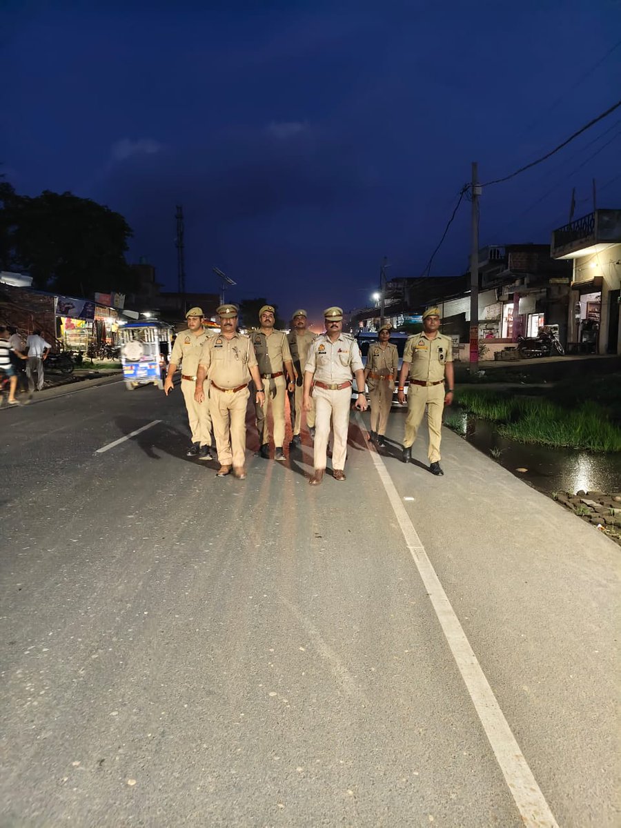 AMBEDKARNAGAR POLICE (@ambedkarnagrpol) on Twitter photo SP_рдЕрдореНрдмреЗрдбрдХрд░рдирдЧрд░ рд╢реНрд░реА рдХреЗрд╢рд╡ рдХреБрдорд╛рд░ рдХреЗ рдирд┐рд░реНрджреЗрд╢рд╛рдиреБрд╕рд╛рд░ рдЬрдирдкрдж рдореЗрдВ рд╢рд╛рдиреНрддрд┐/рд╕реБрд░рдХреНрд╖рд╛ рдПрд╡рдВ рдХрд╛рдиреВрди рд╡реНрдпрд╡рд╕реНрдерд╛ рдХреЛ рд╕реБрджреГрдврд╝ рдмрдирд╛рдпреЗ рд░рдЦрдиреЗ рд╣реЗрддреБ рдерд╛рдирд╛ рдЕрд╣рд┐рд░реМрд▓реА рдкреБрд▓рд┐рд╕ рдЯреАрдо рджреНрд╡рд╛рд░рд╛ рдерд╛рдирд╛ рдХреНрд╖реЗрддреНрд░рд╛рдВрддрд░реНрдЧрдд рдкреИрджрд▓ рдЧрд╕реНрдд рдХрд┐рдпрд╛ рдЧрдпрд╛ рд╡ рдЖрдордЬрди рд╕реЗ рд╕рдВрд╡рд╛рдж рдХрд░ рд╕реБрд░рдХреНрд╖рд╛ рдХреЗ рдкреНрд░рддрд┐ рдЖрд╢реНрд╡рд╕реНрдд рдХрд┐рдпрд╛ рдЧрдпрд╛ред
#Footpatrolling
#UPPolice SP_рдЕрдореНрдмреЗрдбрдХрд░рдирдЧрд░ рд╢реНрд░реА рдХреЗрд╢рд╡ рдХреБрдорд╛рд░ рдХреЗ рдирд┐рд░реНрджреЗрд╢рд╛рдиреБрд╕рд╛рд░ рдЬрдирдкрдж рдореЗрдВ рд╢рд╛рдиреНрддрд┐/рд╕реБрд░рдХреНрд╖рд╛ рдПрд╡рдВ рдХрд╛рдиреВрди рд╡реНрдпрд╡рд╕реНрдерд╛ рдХреЛ рд╕реБрджреГрдврд╝ рдмрдирд╛рдпреЗ рд░рдЦрдиреЗ рд╣реЗрддреБ рдерд╛рдирд╛ рдЕрд╣рд┐рд░реМрд▓реА рдкреБрд▓рд┐рд╕ рдЯреАрдо рджреНрд╡рд╛рд░рд╛ рдерд╛рдирд╛ рдХреНрд╖реЗрддреНрд░рд╛рдВрддрд░реНрдЧрдд рдкреИрджрд▓ рдЧрд╕реНрдд рдХрд┐рдпрд╛ рдЧрдпрд╛ рд╡ рдЖрдордЬрди рд╕реЗ рд╕рдВрд╡рд╛рдж рдХрд░ рд╕реБрд░рдХреНрд╖рд╛ рдХреЗ рдкреНрд░рддрд┐ рдЖрд╢реНрд╡рд╕реНрдд рдХрд┐рдпрд╛ рдЧрдпрд╛ред
#Footpatrolling
#UPPolice
