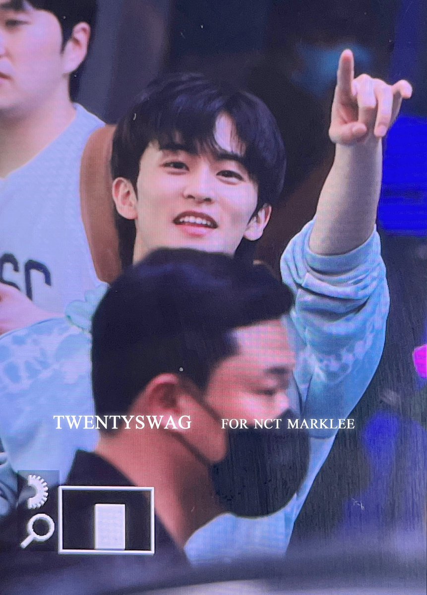 마크야 네 생일이 동시에 타인에게 행복이고 좋은 날이고 잊을 수 없는 날이 될 만큼 너는 책갈피 같은 사람이고 중요표시 쫙쫙한 부분이며 그리고 넌 정말 좋은 사람이야 생일 진심으로 축하해 더 많은 날을 함께하쟈사랑해 수박마니머거 🩵🩵
#다시느껴_마크의_1999
#26JourneyswithMark