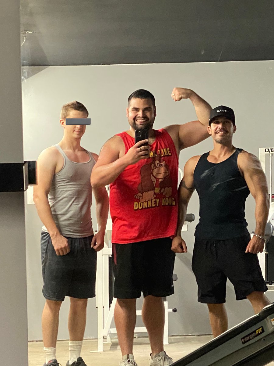 JDKong95's tweet photo. Awesome workout yesterday with my gym buddy and trainer! #bara #weightlossjourney #workoutmotivation #chestday #muscles #gym #workout #gymmotivation #Gymbro #barapecs #DonkeyKongBananza https://t.co/jkEurqh6Vc