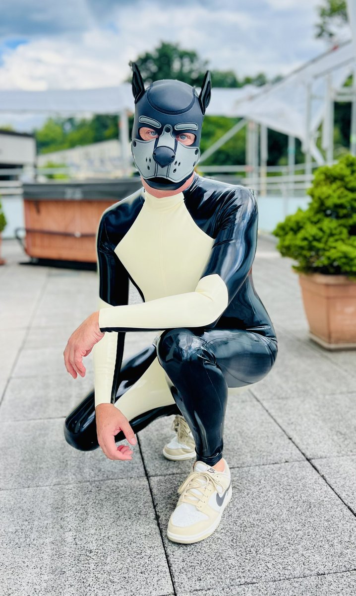 New amazing suit from <a href="/KinkProjects/">Kink Projects</a> 🖤🤍